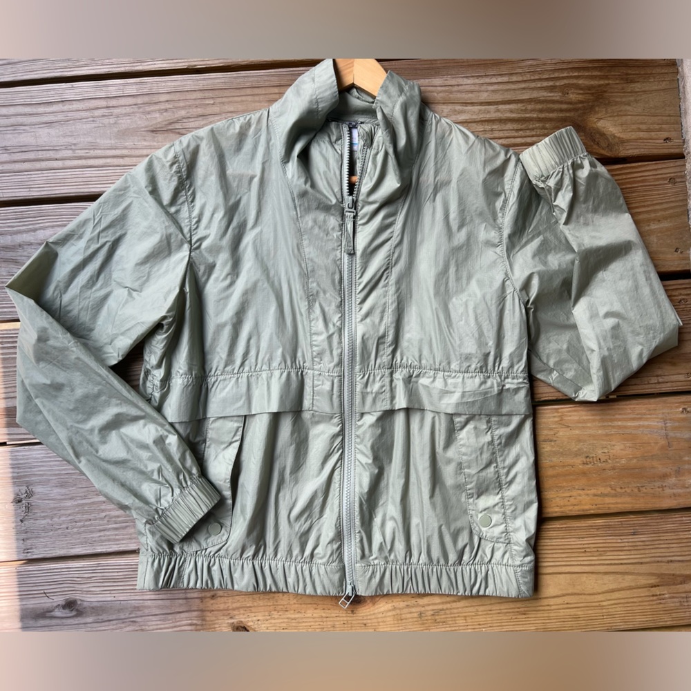Women’s Columbia lightweight zip up green medium jacket